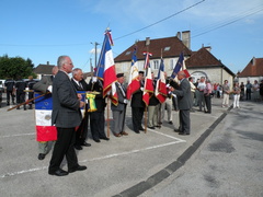 Mr le Maire salue les portes drapeaux