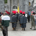Les gardes suisses entrent dans le sanctuaire