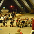 la musique de la Légion Etrangere et les sonneurs de cor des alpes animent la ceremonie