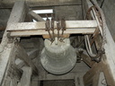 La cloche moyenne : elle mesure 87 cm de diametre. Elle a été fondue en 1923 à Robécourt dans les Vosges par Georges FARNIER