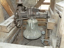 La petite cloche. ELle mesure75 cm de diametre environ. ELle a été fondue en 1923 par Georges FARNIER, fondeur à Robécourt dans les Vosges