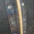 La structure de l'arrete est en bois. Deux plaque de plombs sont disposées de chaque côté